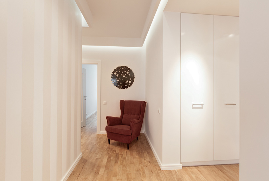perfectspace-fotel-w-stylu-neo-retro-o-niestandardowym-kolorze-doda-charakteru-urzadzanemu-wnetrzu
